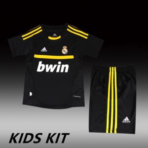 2f0d9540e0.jpg 2011-12 REAL MADRID BLACK GOALKEEPER KIDS KIT
