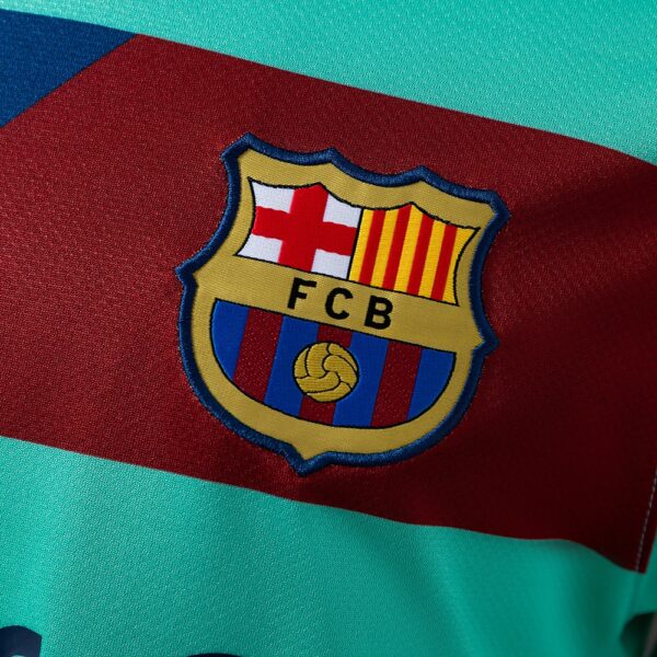 2010-11 BARCELONA AWAY