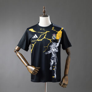b8013b97d9.jpg 2025-26 REAL MADRID MARVEL T-SHIRT NEGRA
